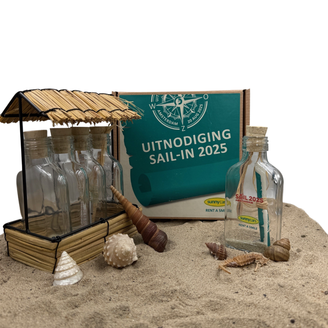 Maatwerk flessenpost uitnodiging voor Sunny Cars – SAIL 2025