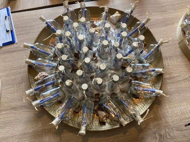 Originele uitnodiging voor personeelsuitje Zorggroep de Laren