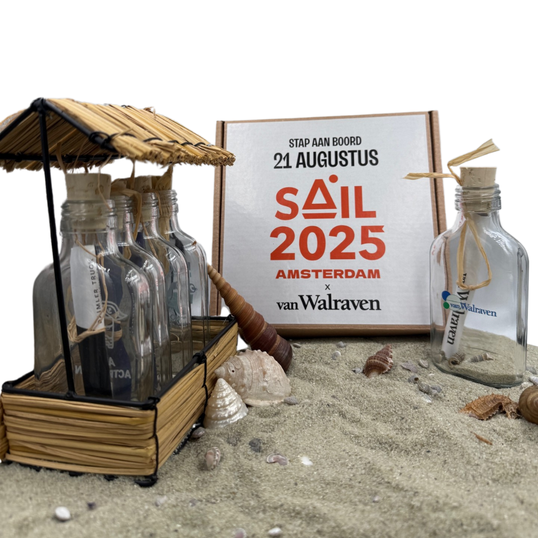 Maatwerk flessenpost uitnodiging voor SAIL 2025 – Van Walraven